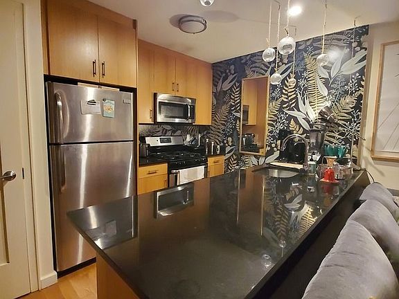 4th image of 95 Dupont St #2