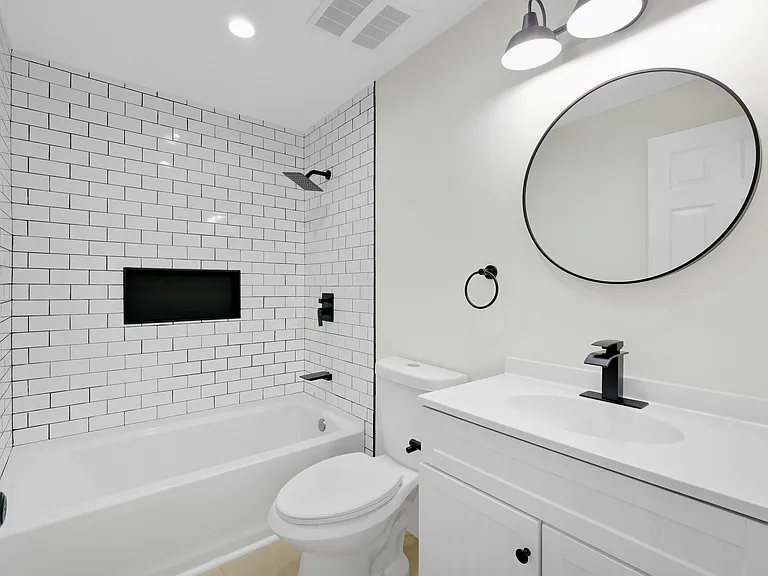 4512 153rd Street Apartments — Photo 14
