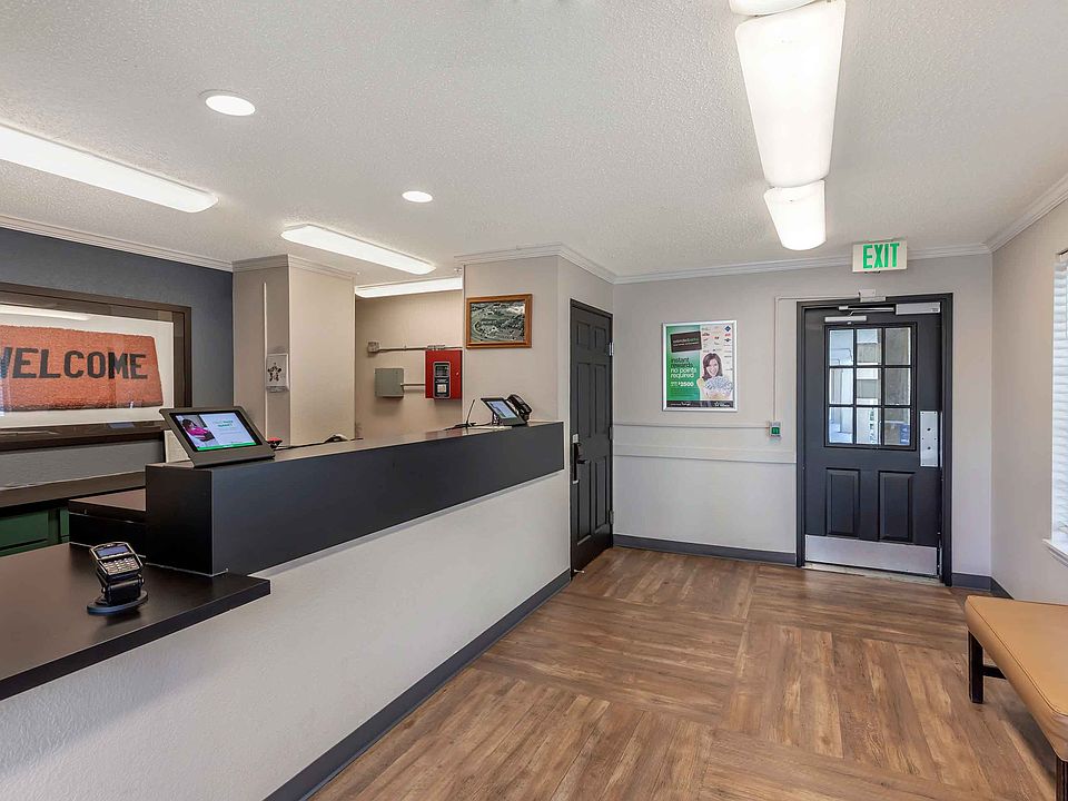 Lobby and Guest Check-in