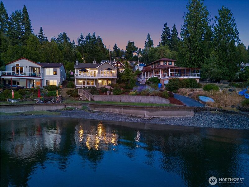 2nd image of 9936 9941 Mariner Drive NW