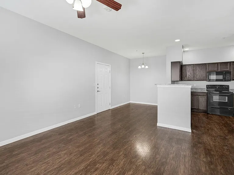 Orchard Grove Apartments — Photo 16