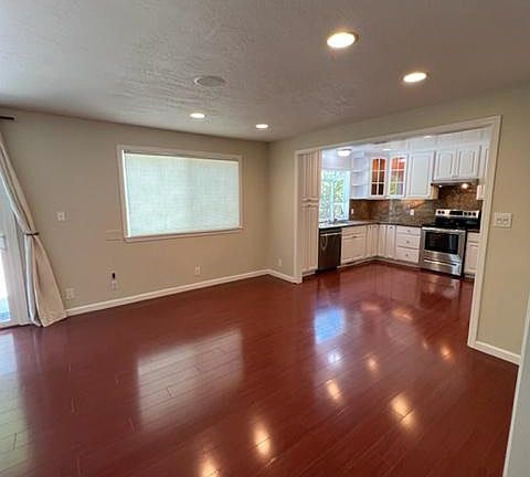 4th image of 123 Anne Way