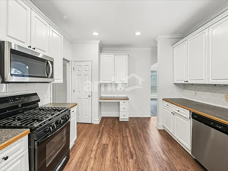 1296 Crown Ter — Photo 3