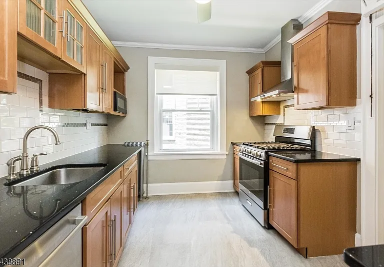55 Park Ave #26 — Photo 17