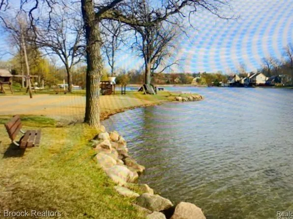 1234 Fieldview Ave, West Bloomfield, MI 48324
