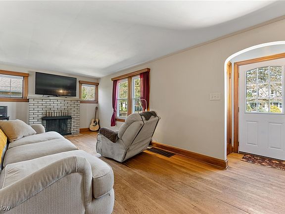 5th image of 123 W Campbell St