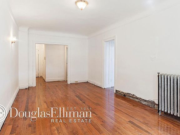 4th image of 409 Edgecombe Ave APT 1A