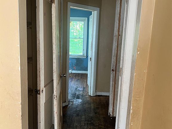 4th image of 8457 Patton St