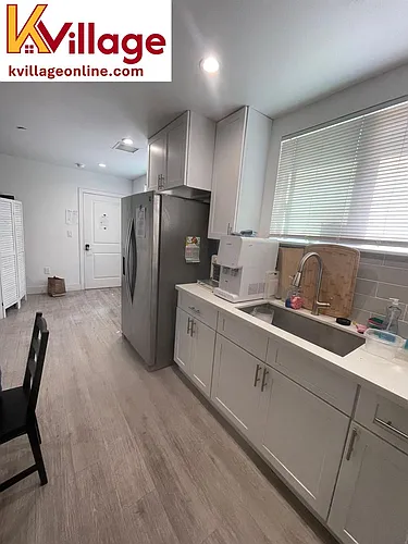 1575 1/2 W 37th St Photo 1