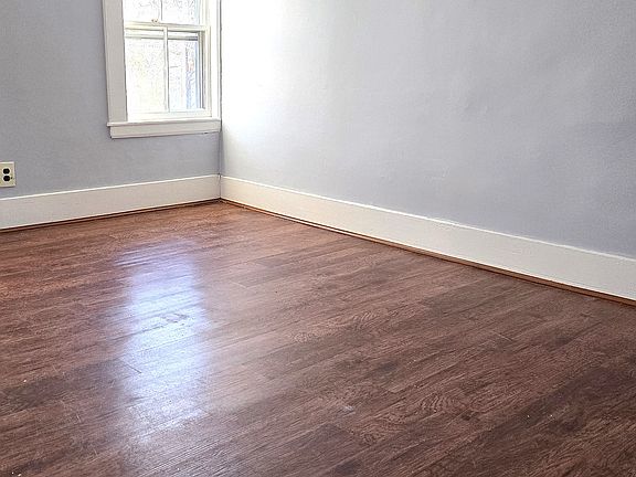 4th image of 6 Scotts Ct