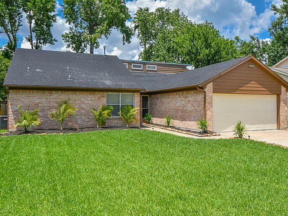 2nd image of 9831 Canterbury Dr