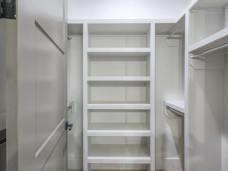 1025 Southwalk Dr — Photo 10