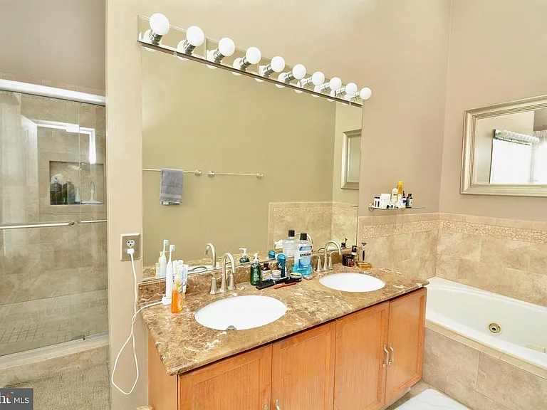 6153 Summer Park Ln — Photo 27