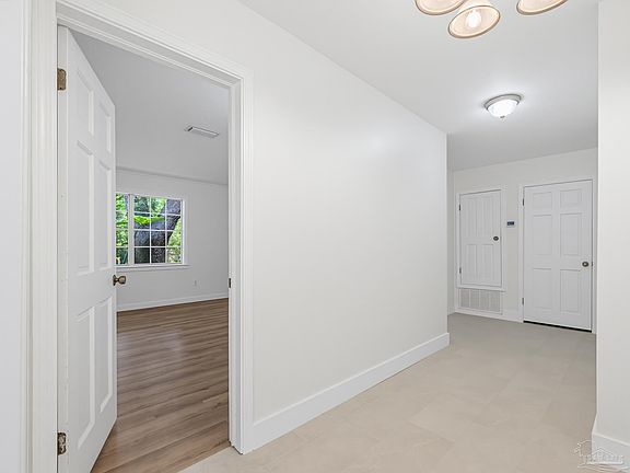 5th image of 7 Gunn Cir