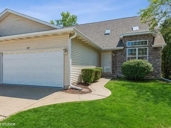 207 Fieldstone Dr, Porter, IN 46304