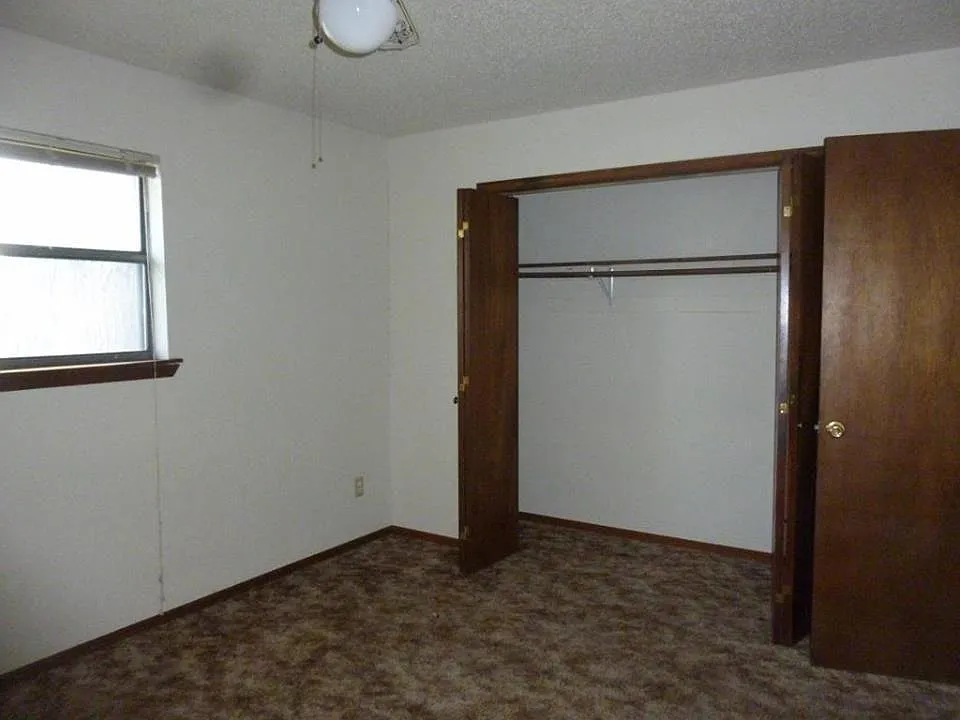 4 bed, 1.5 bath, 1595 sqft, $1,200 — Photo 2