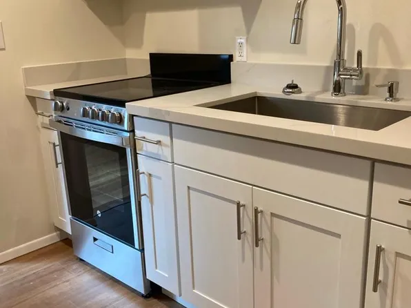 6746 24th Ave NW APT 2, Seattle, WA 98117