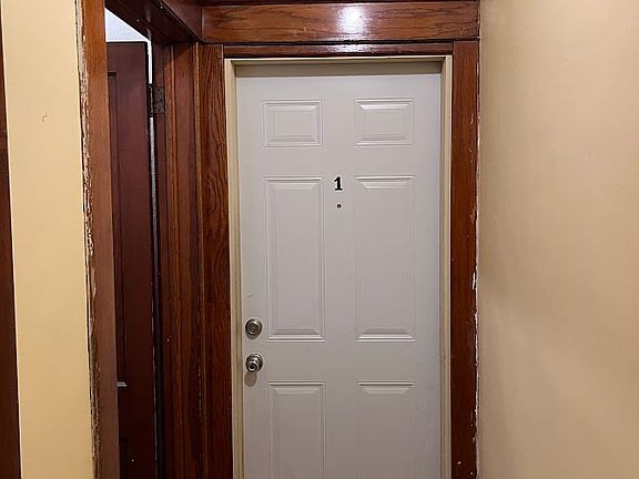 4th image of 1319 Lincoln Ave #1