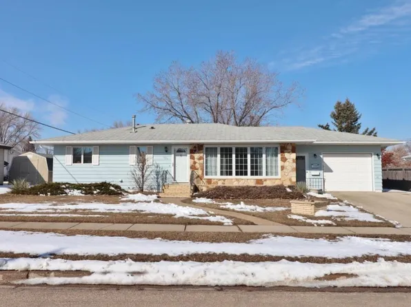 1836 9th St SW, Minot, ND 58701