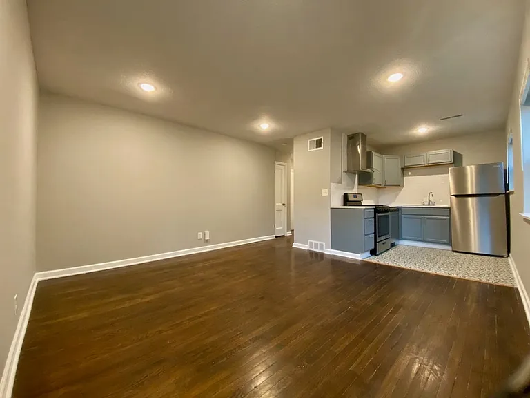 Marlborough Apartments — Photo 11