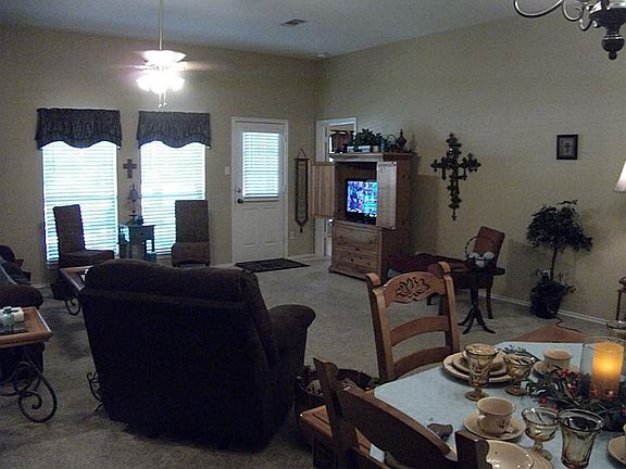 4th image of 814 Meadow Ln