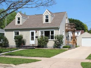 1806 S Sanders St, Appleton, WI 54915