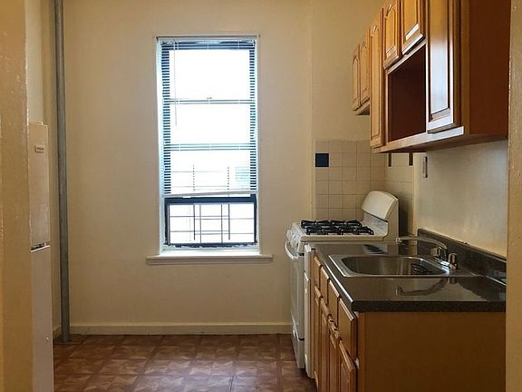 4th image of 322 Linden Blvd APT C5