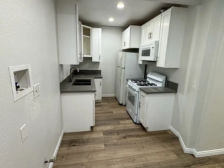 4928 Auburn Dr #B — Photo 23