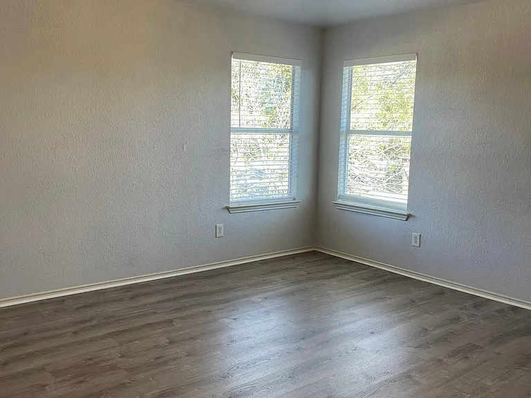 3515 Rock Shelf Ln — Photo 11