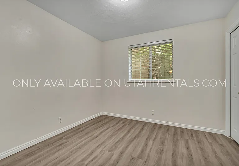 909 N 500 W #8 — Photo 16