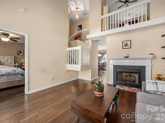 4th image of 735 Mountainwater Dr