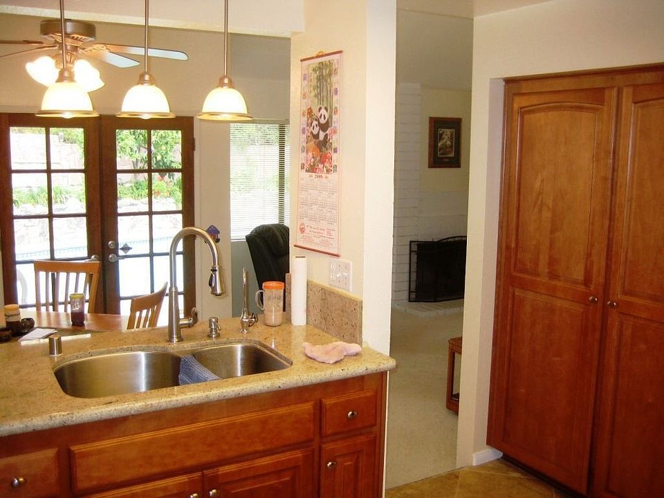 Granite and Praline Maple