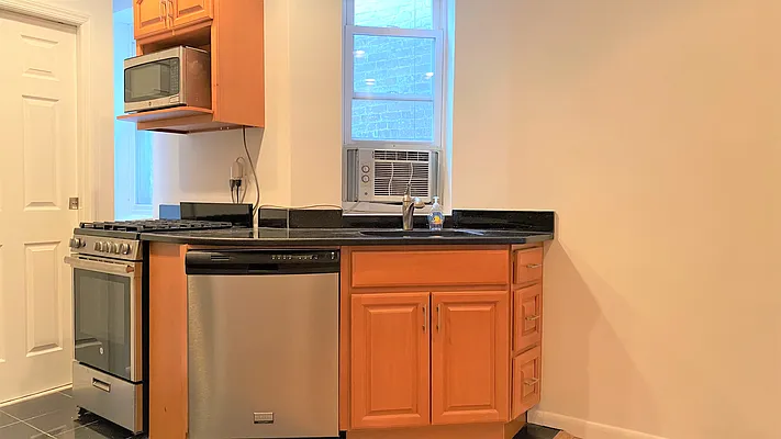 Sold by Fernando Branco Realty LLC | media 8