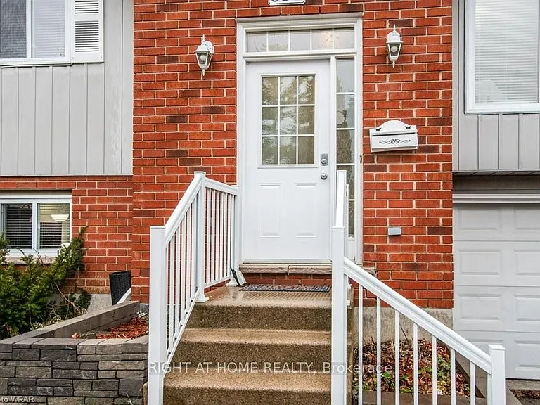 554 Halberstadt Cir — Photo 3