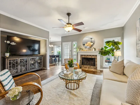 8426 Barnaby St, Dallas, TX 75243