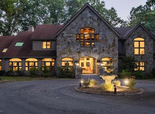 626 Shaker Rd, Longmeadow, MA 01106