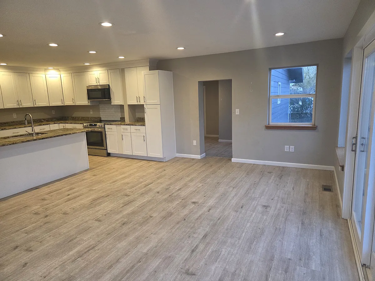 Building Photo - 2750 Bandera Dr