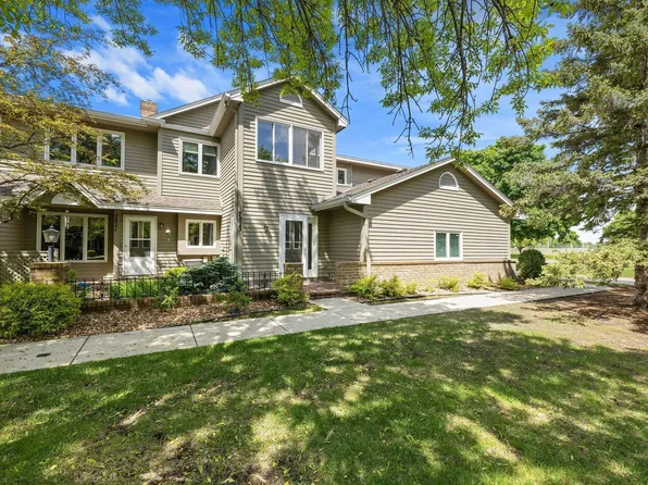 7823 110th St W, Bloomington, MN 55438