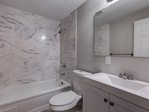 4th image of 41 Carriage Hill Dr