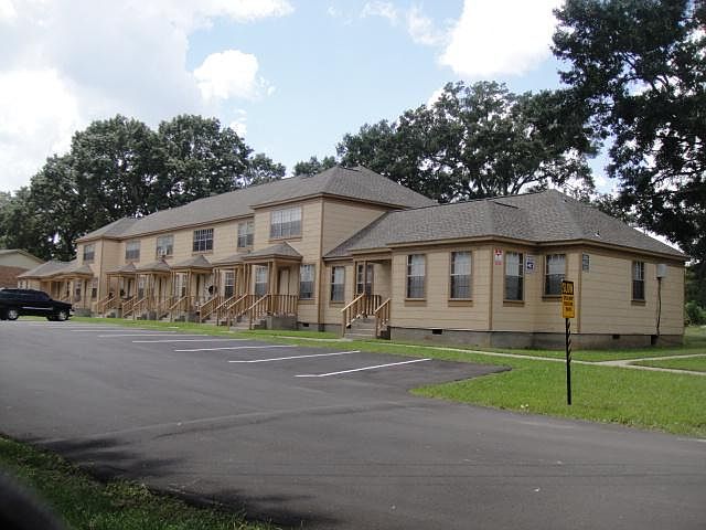 1st image of 440 Lake Hill Dr APT 108