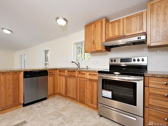 2nd image of 201 NE Collins Dr E