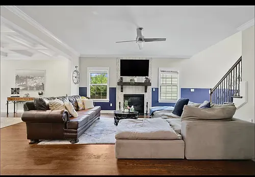 1210 Avondale Cir Photo 1