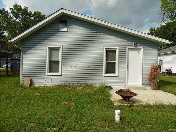 2nd image of 1118 Prickett Ave