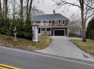 4 Lynn Ave, Hampton Bays, NY 11946
