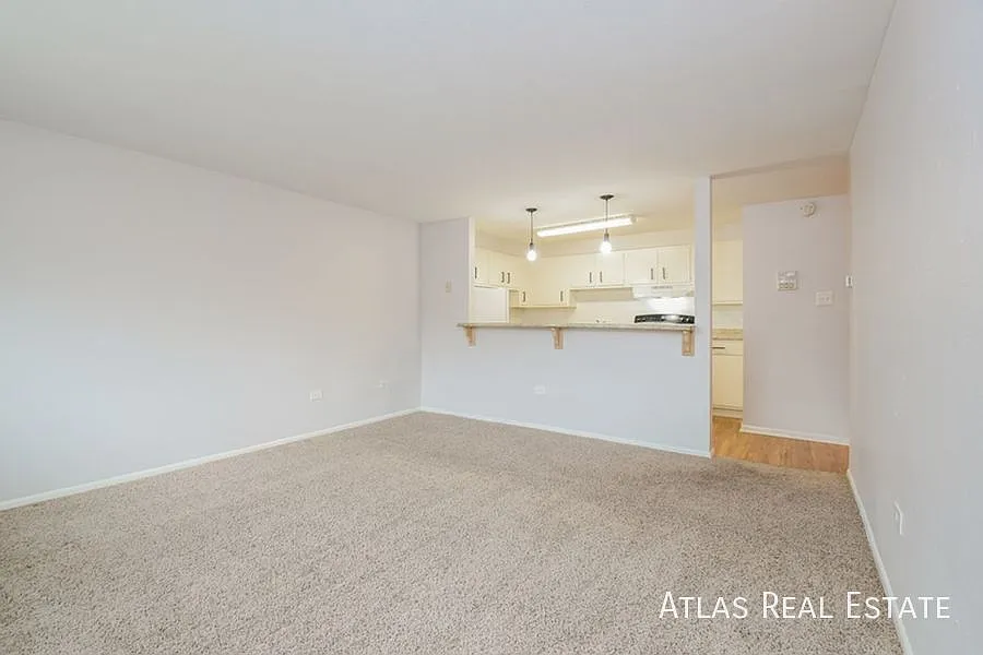 4993 N King St #302