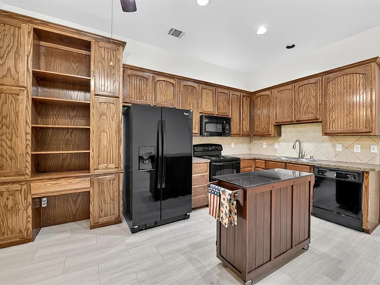 2153 Colby Ln — Photo 16