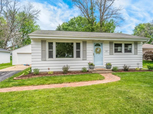 207 N 5th St, Winneconne, WI 54986