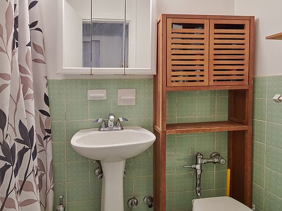 4th image of 311 E 75th St APT 5B