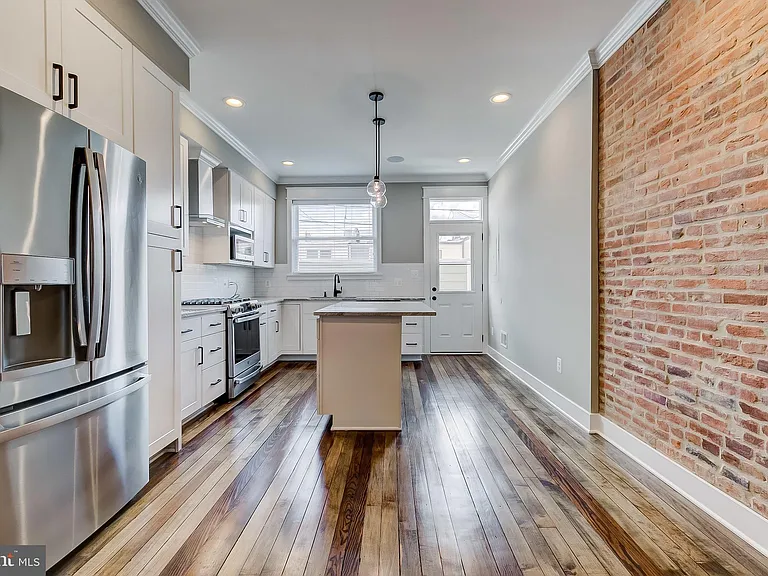 715 S Conkling St — Photo 8