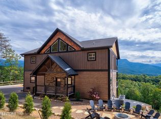 621 Big Bear Ridge Rd, Gatlinburg, TN 37738